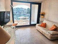 Marcogdu- Proche de Saint-Tropez Appartement pour 4 personnes avec vue sur la marina - Chambres d'hôtes Cogolin