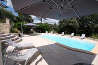 Pleasant part of house with pool to share in Vaucluse, 4/6 people - Chambres d'hôtes Puget