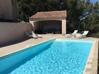 pretty gite with pool in cavaillon, beautiful view on the luberon mountains, 4 people. - B&B Cavaillon