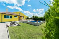 Villa Ana with private pool and large garden- by TA Leut Agency - Chambres d'hôtes Poličnik
