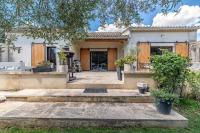 magnificent individual villa with heated swimming pool, in aureille, in the alpilles - 10 persons - Bed and Breakfast Aureille