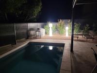 Pleasant detached villa with private swimming pool for 6 people in Lauris - Luberon. - B&B Lauris