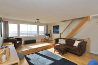 Fabulous beachfront 3 bed house with parking - B&B