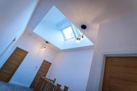 Throwley, woodland lodge with hot tubs for 14 - Bed and Breakfast Oakamoor
