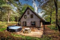 Stanton, woodland lodge with hot tub for 14 - B&B Oakamoor