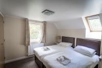 Stanton, woodland lodge with hot tub for 14 - B&B Oakamoor