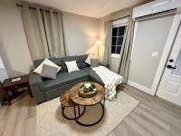 Modest Home In Central Moncton - Ferienwohnung Moncton