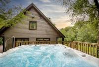 Wootton, woodland lodge with hot tub for 8 - Chambres d’hôtes Oakamoor