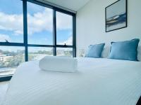 Modern stylish 3 bedroom condo - Parking, Gym, Pool - Chambres d’hôtes