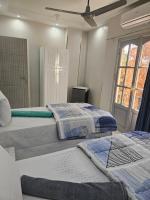 Tweepersoonskamer met 2 Aparte Bedden en Badkamer