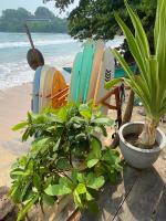 Surf by Sebu Beachfront - Bed and Breakfast Galle