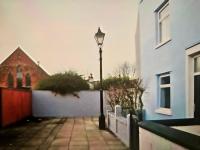Deluxe 4 Bedroom Home near City Centre by AltoLuxoExperience Short Lets & Serviced Accommodation With Free Parking & WiFi - B&B