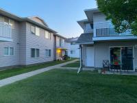 All private 2 BRoom w 2 QUEEN BEDS-1 BTHRM-FREE PARKING-FAST WI-FI-CENTRAL LOCATION - B&B Grande Prairie