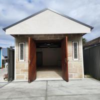 Stylish Gallery Sleep 4 , Near Parramatta CBD - B&B Sydney