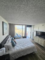 Oceanview Studio Condo w Balcony - Castaways Beach Resort - B&B