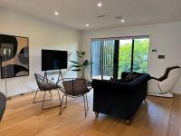 Epsom Tidy House Unit 5 - B&B