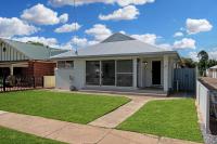 Morgan Abode - Walk to CBD, Modern Escape - Bed and Breakfast