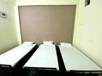 Lit Simple dans Dortoir pour Hommes