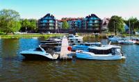 Marina Ostróda III - widok na jezioro, podziemny garaż, winda, klimatyzacja, wanna i prysznic, 2 łazienki, lux - B&B Ostróda