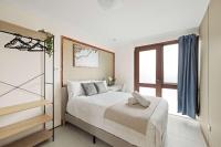 Quaint Double Room - Private Spot at Milperra - Shared Bathroom - B&B