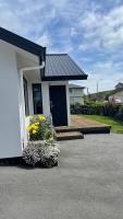 Three bedroom entire unit at central lotion - B&B Oamaru