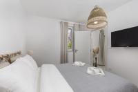 One-Bedroom Apartment with Balcony