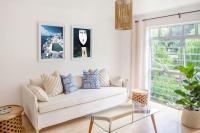 Tranquil 2 bedroom with Balcony, Pool, Walk to Beach! - Chambres d’hôtes Le Cap