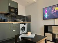 Studio Buttes Chaumont refait à neuf - B&B
