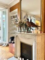 ParisHome! Double Balcony, Art & Designer Touches - B&B