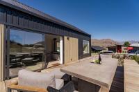 Wanaka Views with Outdoor dining area Games room for kids Sleeps 8 - Chambres d'hôtes Wanaka