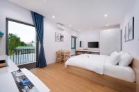 One-Bedroom Apartment with Balcony