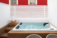 Apartamento 2 dormitorios con balcón y bañera de hidromasaje en terraza privada