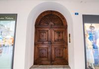 Easylife Swiss - Luxurious Garden Retreat in Castel Grande, Pergola & Historic Charm x6 - B&B