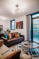 Spacious City Pad Canal-view Balcony Family Contractors - B&B Birmingham