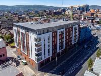 2BR Luxury Flat Belfast City Centre , free snacks & free Netflix - Bed and Breakfast