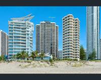 Beach retreat with balcony and views - B&B Gold Coast