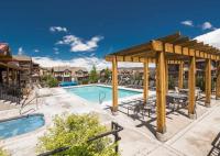 Luxury Townhome, Private Balcony and Hot Tub, Great Location, 4 BR - B&B