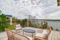 Deck with Lake Barkley Views Spacious Family Home! - Bed and Breakfast Eddyville