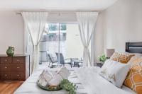 Creative Haven Chic 3-Bedroom with Artistic Touches - Ferienwohnung San Diego