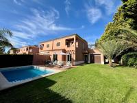 Gated Family Villa with Private Pool and Garden - Bed and Breakfast Torre