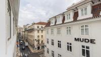 Downtown by the River Apartment by LovelyStay - B&B
