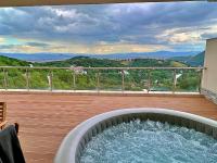 #3 CoroNi Seasons Apart - Bed and Breakfast Braşov