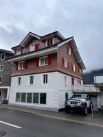 Apartment with Mountain View