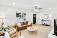 Experience Local Living in this Chamblee Home - Bed and Breakfast