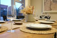 Luxury 6-Bedroom House 5 minutes from Bicester Village Shopping Outlet - Perfect for Business and Family Stays! Private Parking for 4 Cars! - Chambres d'hôtes Chesterton
