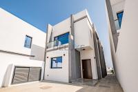 Special Offer with BBQ, Pool Perfect for Groups by Deluxe Holiday Homes - B&B Fujairah