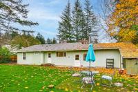 Modern Home with Spacious Yard in Beaverton! - B&B