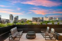 Music Row Studio 1mi to Broadway- Free Parking - Chambres d'hôtes Nashville