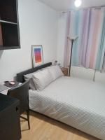 Exclusive Luxurious Double Bedroom in a Beautiful Shared Flat Close to Transit & Grocery Stores - B&B