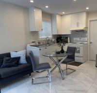 Modern Spacious 1BR minutes away from Main St - B&B Vancouver